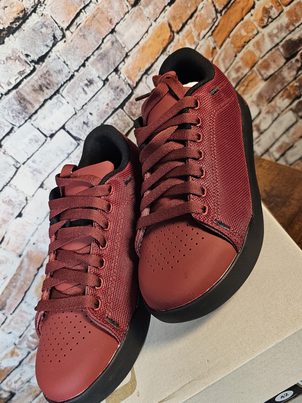 Giro Deed Women's Flat Pedal Mountain Bike Cycling Shoes NIB US 9 EU 42 Ox Blood